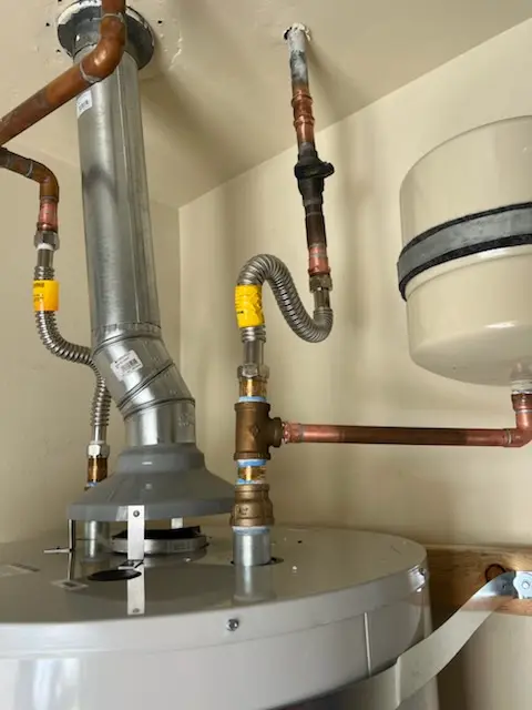 Water heater installation and plumbing repair in Hondo